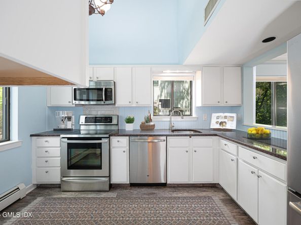 45 Ettl Lane 301, Greenwich CT 06831