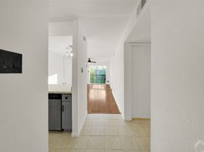 1516 Bay Area Blvd R6, Houston TX 77058