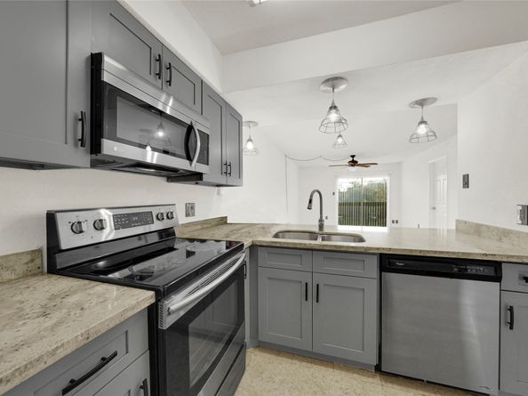 1516 Bay Area Blvd R6, Houston TX 77058