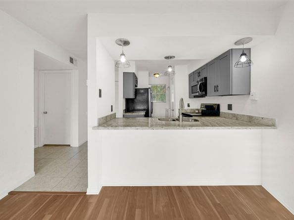 1516 Bay Area Blvd R6, Houston TX 77058
