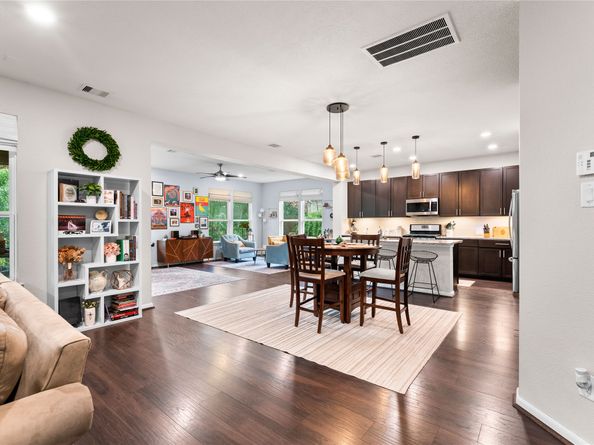 1942 Elkington Circle, Conroe TX 77304