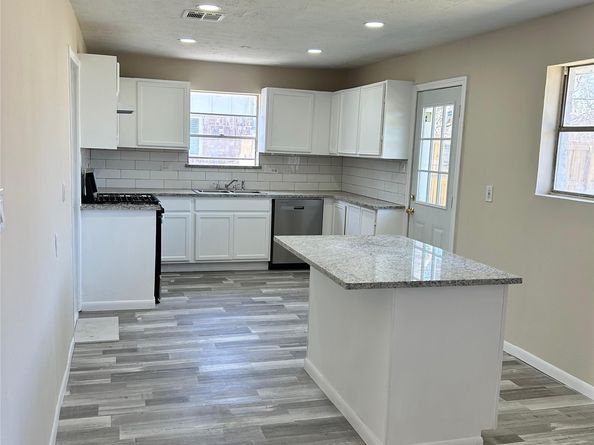 3822 Ebbtide Drive, Houston TX 77045