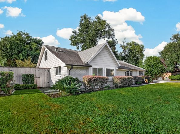 9203 Bronco Drive, Houston TX 77055