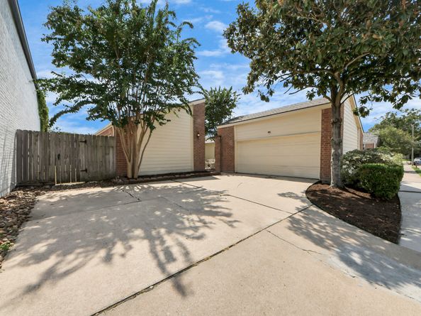 14211 Hillvale Drive, Houston TX 77077