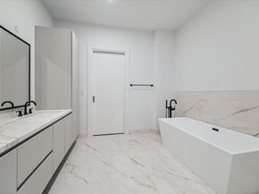 1711 Allen Parkway 2402, Houston TX 77019