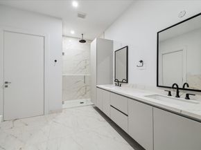 1711 Allen Parkway 2402, Houston TX 77019