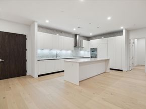 1711 Allen Parkway 2402, Houston TX 77019