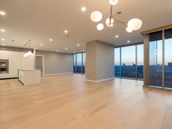 1711 Allen Parkway 2402, Houston TX 77019