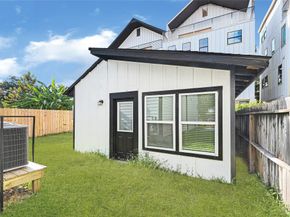 1107 Brooks Street, Houston TX 77009