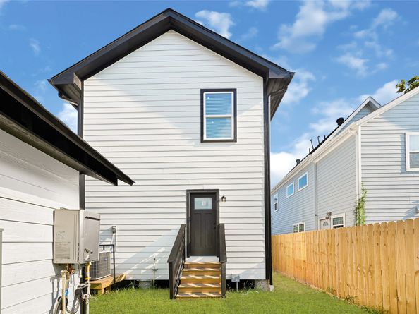 1107 Brooks Street, Houston TX 77009