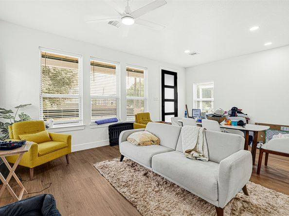 1107 Brooks Street, Houston TX 77009