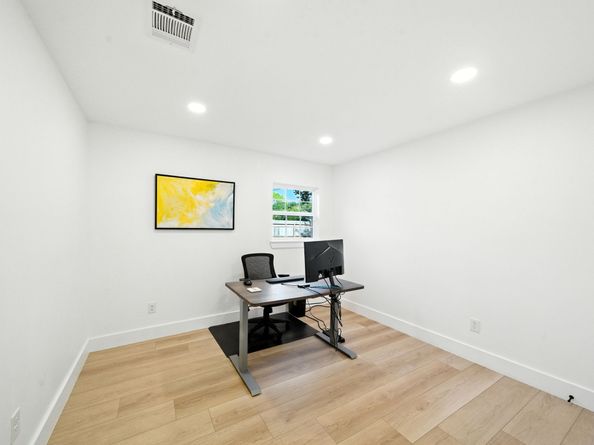 5438 Grape Street, Houston TX 77096