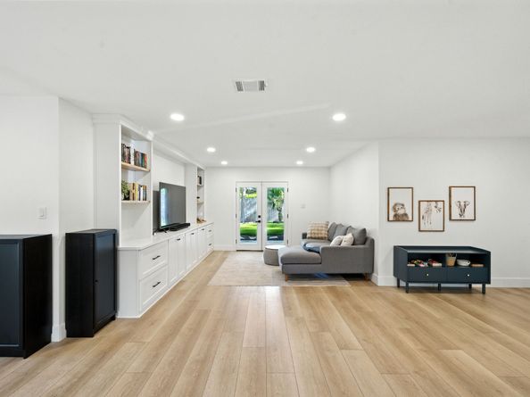 5438 Grape Street, Houston TX 77096