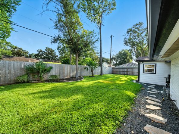 5438 Grape Street, Houston TX 77096