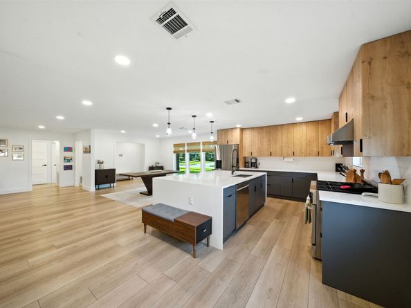 5438 Grape Street, Houston TX 77096