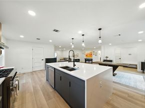 5438 Grape Street, Houston TX 77096