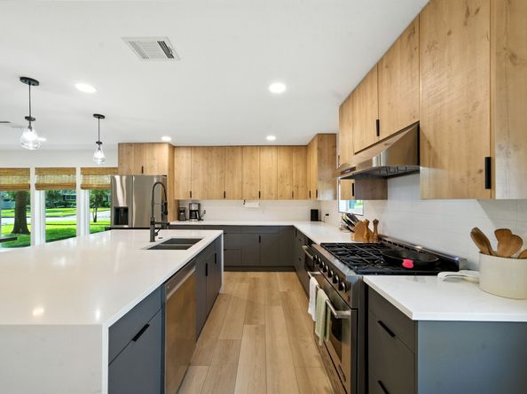 5438 Grape Street, Houston TX 77096
