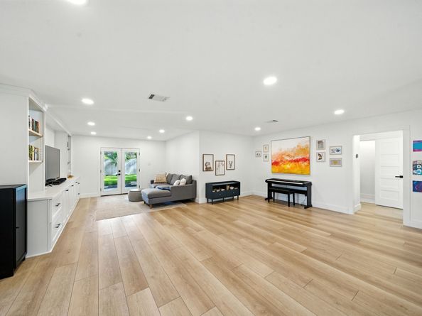 5438 Grape Street, Houston TX 77096