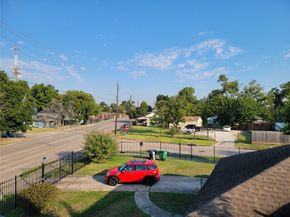8136 N Main Street, Houston TX 77022