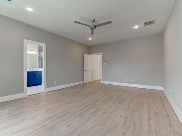 5241 Darling Street, Houston TX 77007