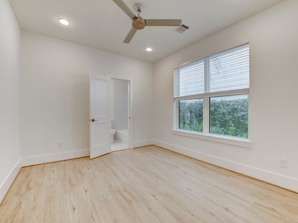 5241 Darling Street, Houston TX 77007