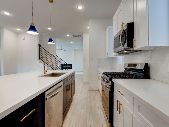 5241 Darling Street, Houston TX 77007
