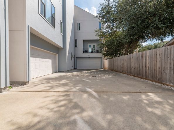 5241 Darling Street, Houston TX 77007
