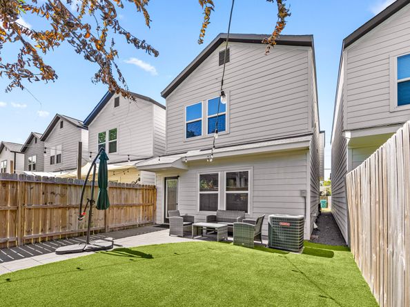 5712 Elysian Street, Houston TX 77009