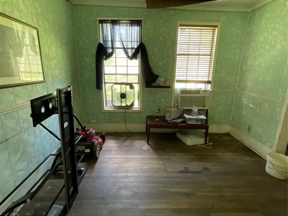 305 Burr Street, Houston TX 77011
