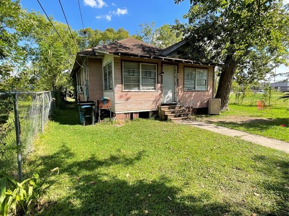 305 Burr Street, Houston TX 77011