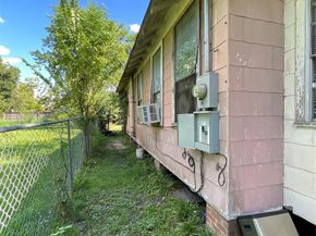 305 Burr Street, Houston TX 77011