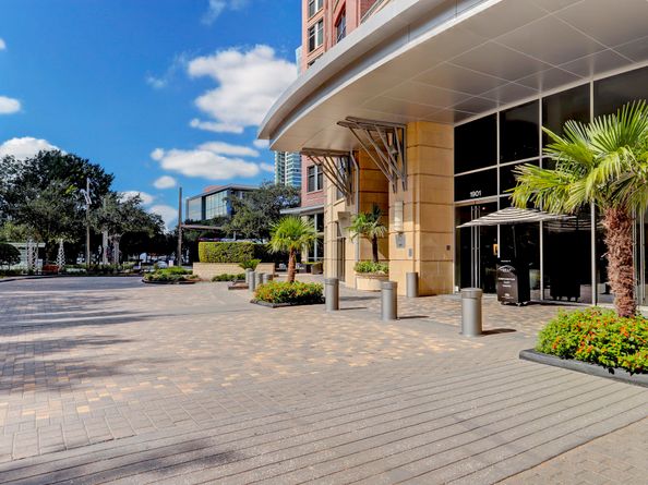 1901 Post Oak Boulevard 204, Houston TX 77056