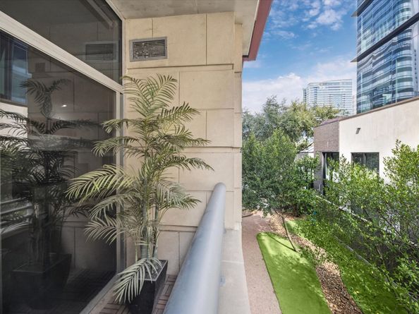 1901 Post Oak Boulevard 204, Houston TX 77056