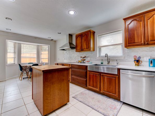 5638 Long Creek Lane, Houston TX 77088