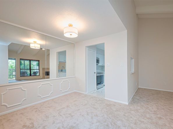 5711 Sugar Hill Drive 100, Houston TX 77057