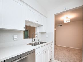 5711 Sugar Hill Drive 100, Houston TX 77057