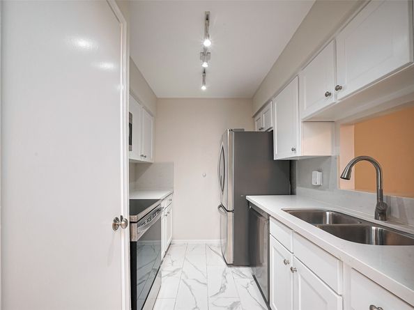 5711 Sugar Hill Drive 100, Houston TX 77057