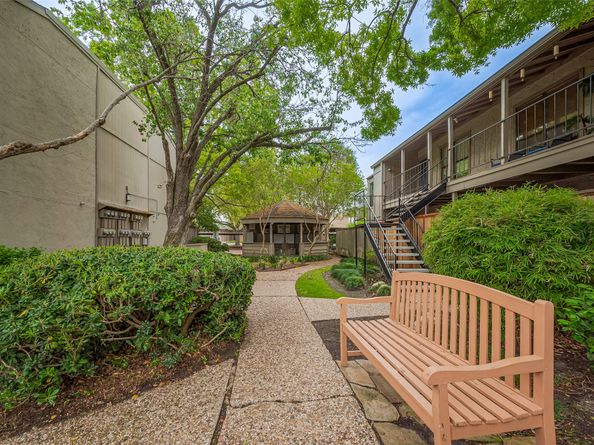 5711 Sugar Hill Drive 100, Houston TX 77057