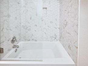 5711 Sugar Hill Drive 100, Houston TX 77057