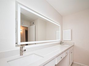 5711 Sugar Hill Drive 100, Houston TX 77057