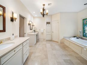 2 Soldiers Creek Circle, Hunters Creek Village TX 77024