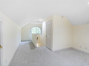 2 Soldiers Creek Circle, Hunters Creek Village TX 77024