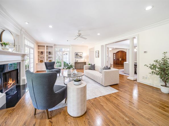 2 Soldiers Creek Circle, Hunters Creek Village TX 77024