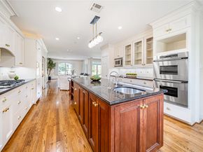 2 Soldiers Creek Circle, Hunters Creek Village TX 77024