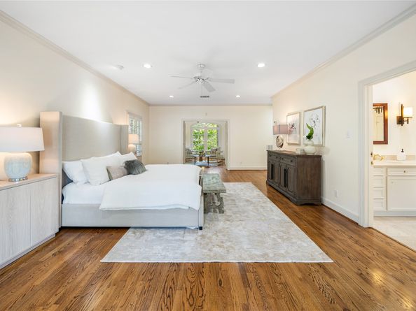 2 Soldiers Creek Circle, Hunters Creek Village TX 77024