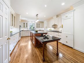 2 Soldiers Creek Circle, Hunters Creek Village TX 77024
