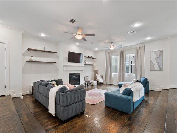 1333 W 22nd Street F, Houston TX 77008