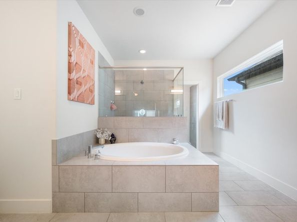 1333 W 22nd Street F, Houston TX 77008