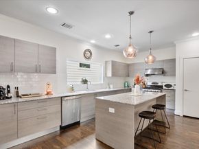 1333 W 22nd Street F, Houston TX 77008