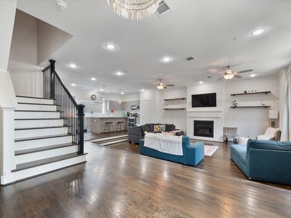 1333 W 22nd Street F, Houston TX 77008
